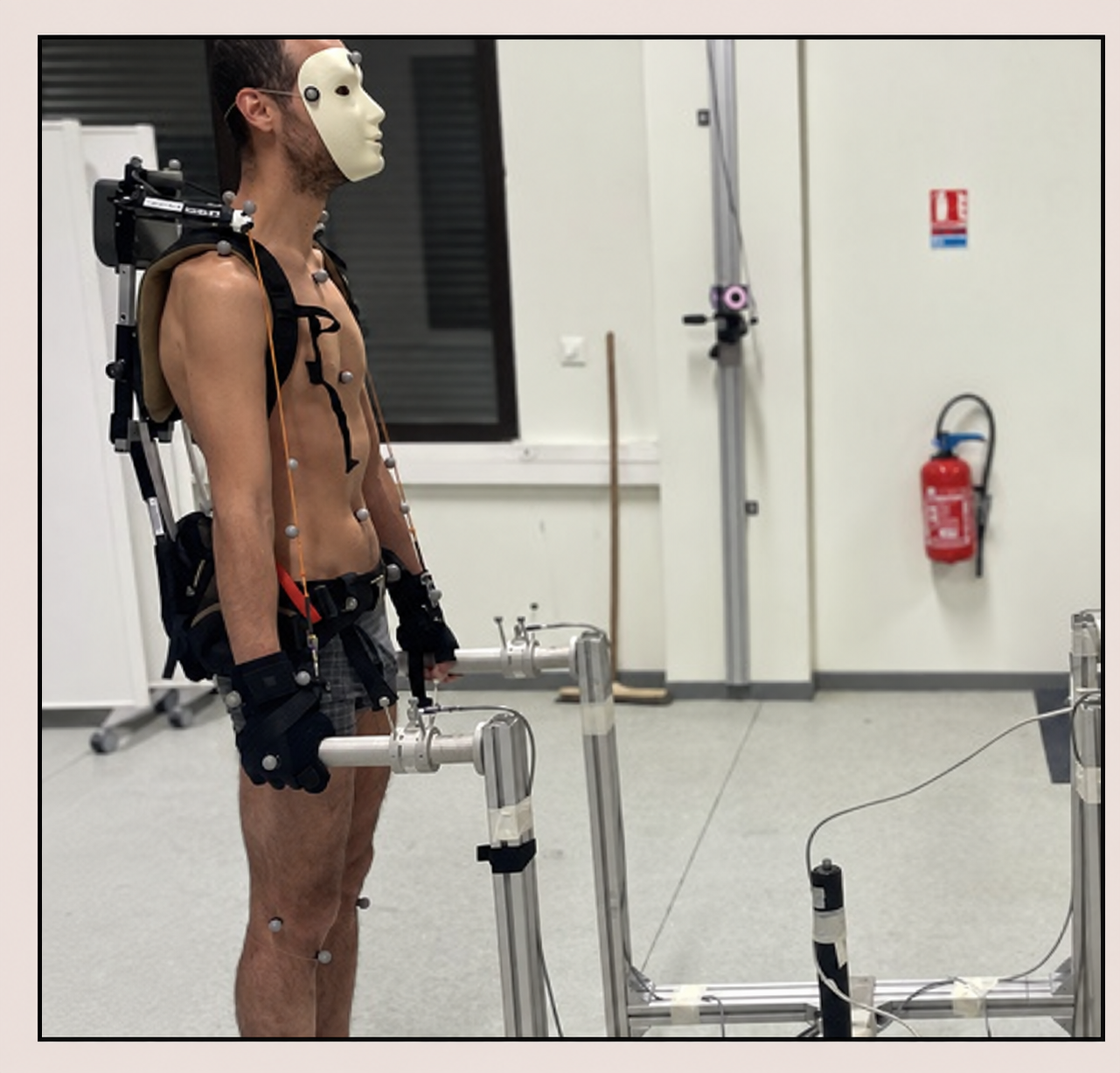 Vue 3 — Sujet équipé de l’exosquelette ErgoSkel